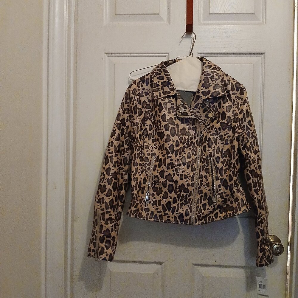 Vigoss Women Size M Leopard Print Faux Leather Jacket/. Coat